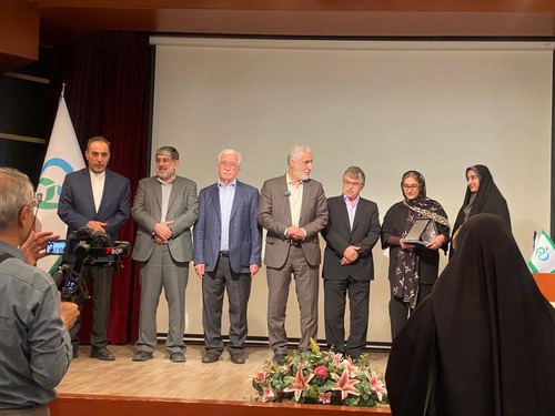 تقدیر از دکتر گلوریا شلویری، پژوهشگر مرکز تحقیقات تجویز و مصرف منطقی دارو، به عنوان چهره اثرگذار در فارماکوویژیلانس ایران